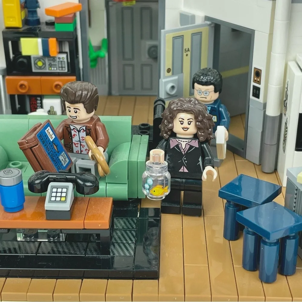 LEGO Ideas Seinfeld 21328 Building Kit Collectible Display Model Complete No Box